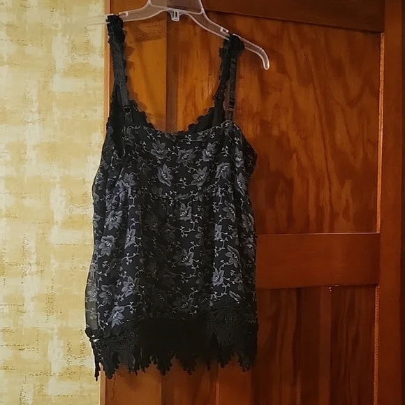 EUC APT 9 BLACK AND WHITE TANK - Picture 2 of 9